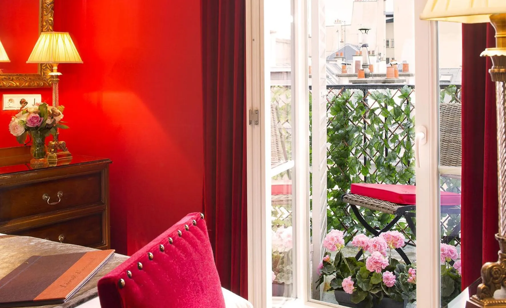 Hotel Des Deux Continents Paris 3*,