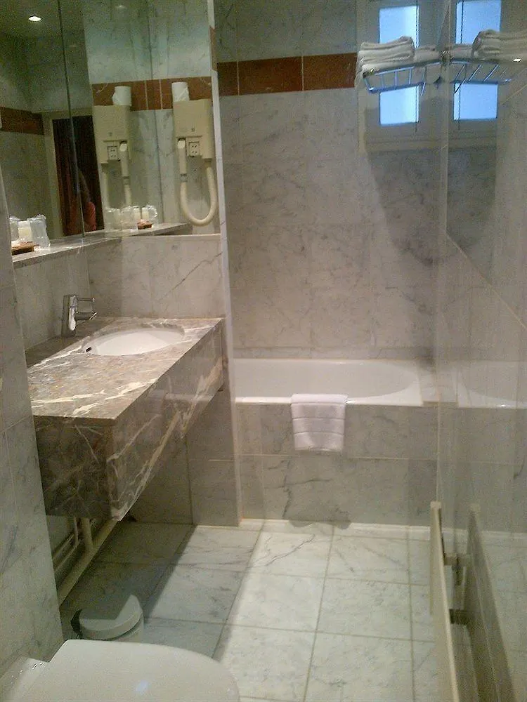 Hotel Des Deux Continents Paris 3*,