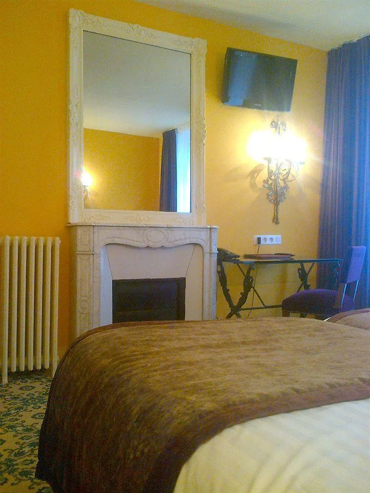 Hotel Des Deux Continents Paris 3*,